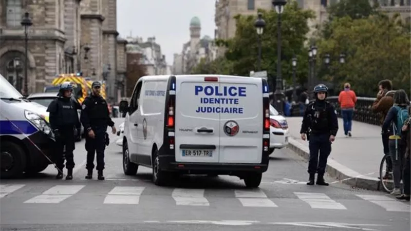 عاجل..إصابة 4 أشخاص في حادث طعن في باريس