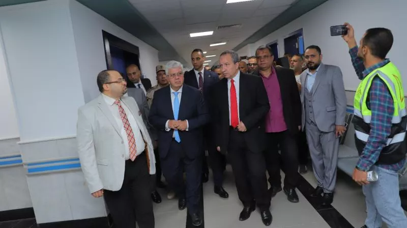 وزير التعليم العالي يتفقد عددًا من المنشآت الجديدة بجامعة السويس