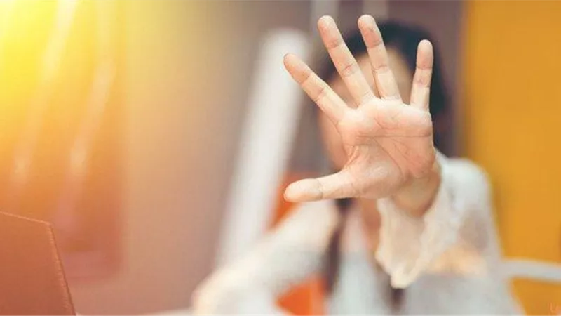 إعدام المدرس المتحرش.. ثورة علي مواقع التواصل الاجتماعي للقبض علي مجرم تحرش بتلميذة