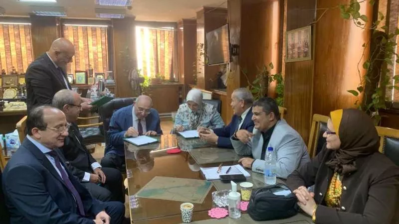 «المصرية لنقل الكهرباء» توقع عقدا لتدعيم الشبكة بالقاهرة والإسكندرية وغرب الدلتا بـ95 ملايين جنيه
