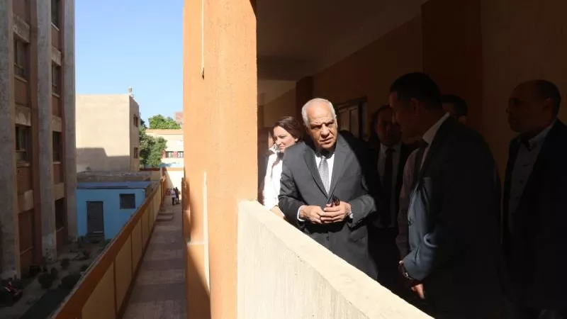 بعد مصرع طالبتين.. محافظ الجيزة يصدر توجيهات صارمة لحماية سلامة الطلاب بالمدارس