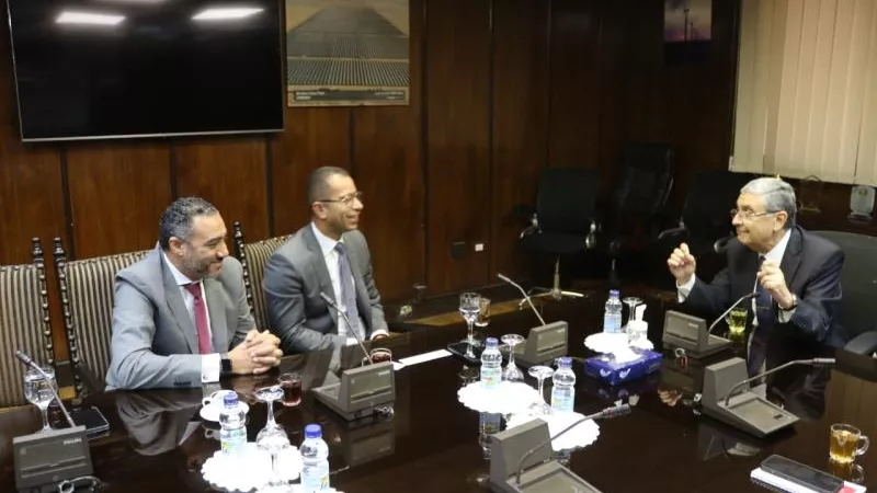 تفاصيل مباحثات وزير الكهرباء ومسئول «فودافون مصر» لتعزيز التعاون المشترك بالطاقة المتجددة