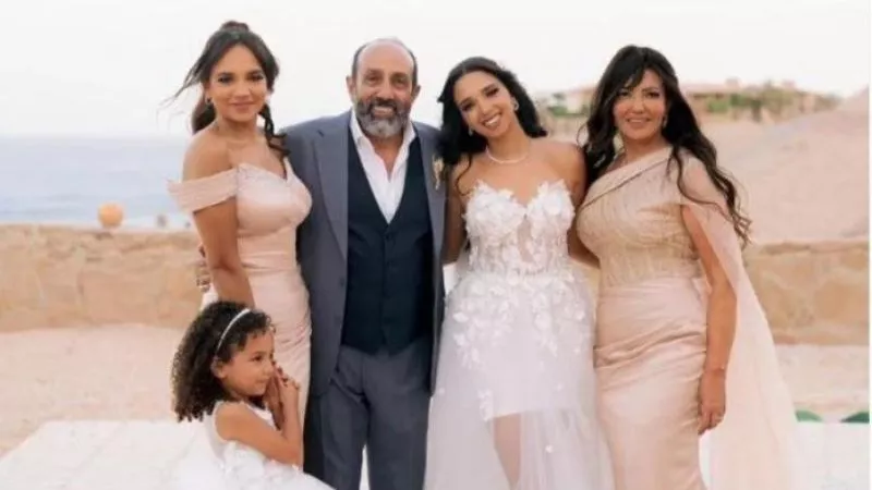 أحمد صيام رفقة عائلته ويعلق : ”لما ربنا يبقي كارمك قوي يبقي دي أسرتك”