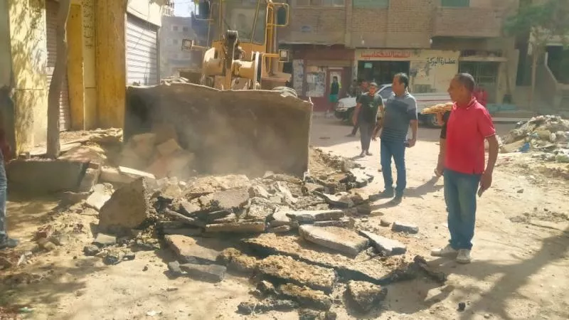 شاهد.. بدء أعمال تطوير شوارع المسابك والإسكان ومتفرعات الغاز بالوراق