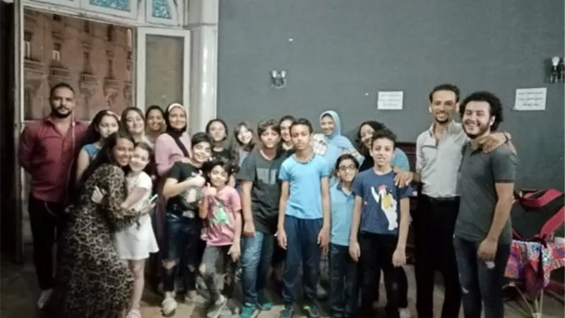 المخرج طارق عبد العزيز يقدم رائعته الفنيه «ورود بتتفتح» بساقيه الصاوى