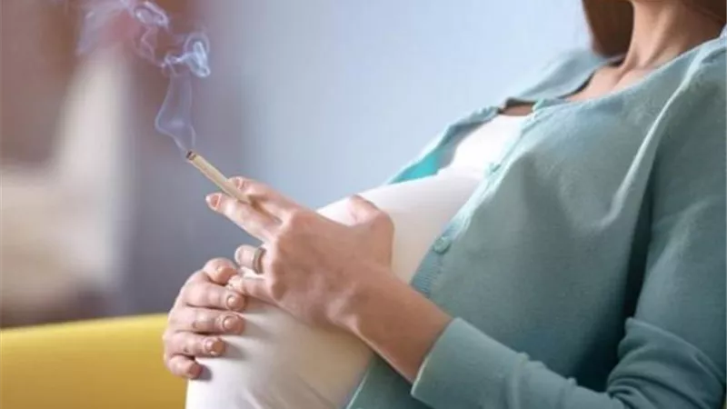 ماذا يحدث للجنين عند تدخين الحامل؟.. اعرف الإجابة