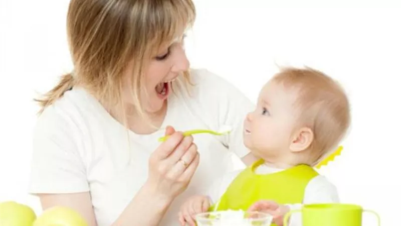 هذه الأطعمة تعرض حياة الطفل للخطر.. تعرفي عليها