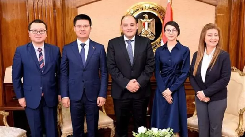 وزير التجارة والصناعة يعقد سلسلة لقاءات مكثفة مع مسئولي عدد من كبريات الشركات العالمية