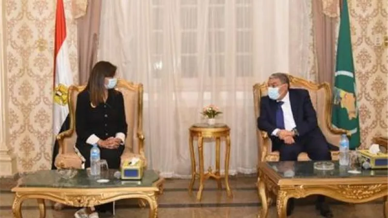 لهذا السبب .. وزيرة الهجرة تلتقي أهالي المنيا
