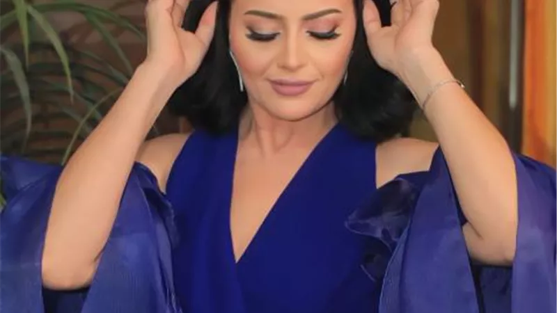 الأزرق له أسرار.. هبة عبد الغني تخطف الأنظار في أحدث جلسة تصوير