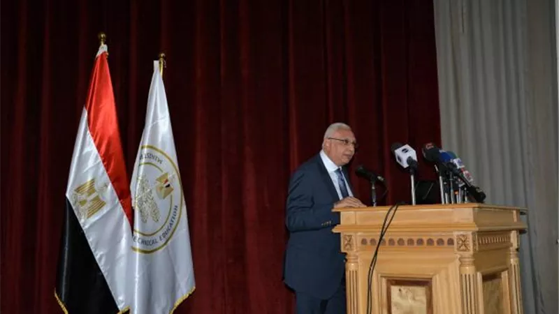 «شوقي» يكرم أوائل الدبلومات الفنية للعام الدراسي 2019/2020