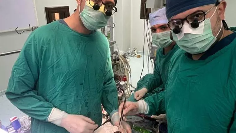 بالصور..فريق طبى بجامعة أسيوط ينجح فى إنقاذ  حياة سيدة أربعينية باستئصال ورم ضخم من القلب