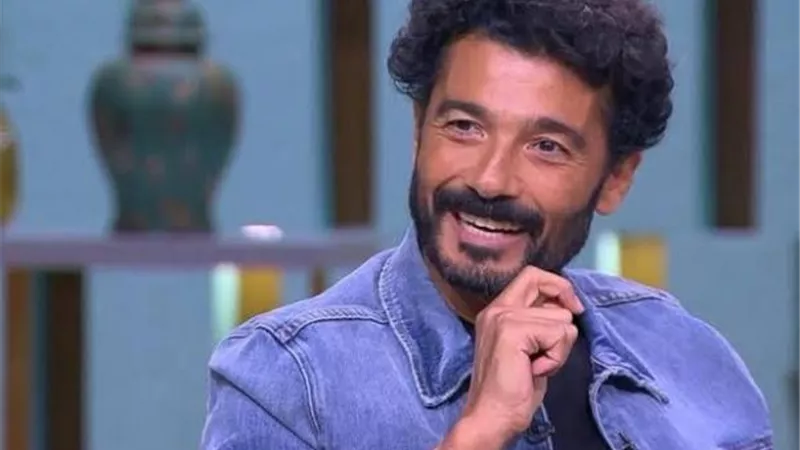 خالد النبوي يشارك جمهوره بصورة من كواليس ”قمر 14”