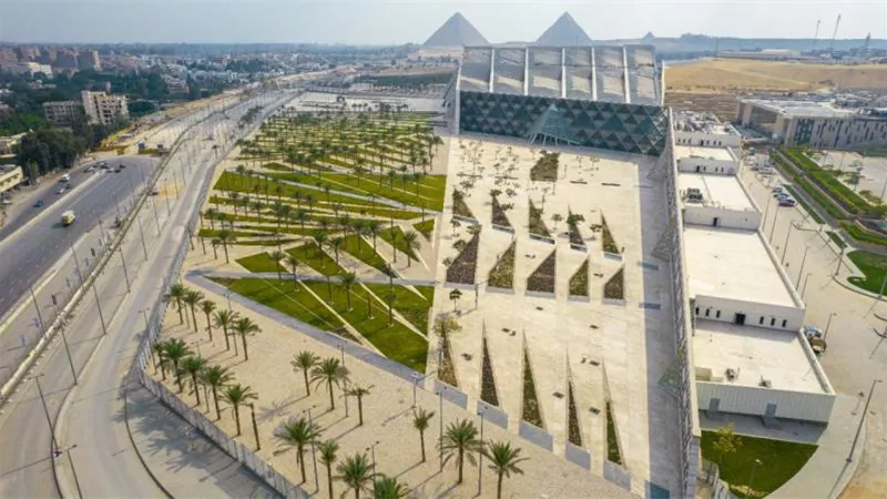المتحف المصري الكبير يستضيف عدداً من الزيارات والفعاليات