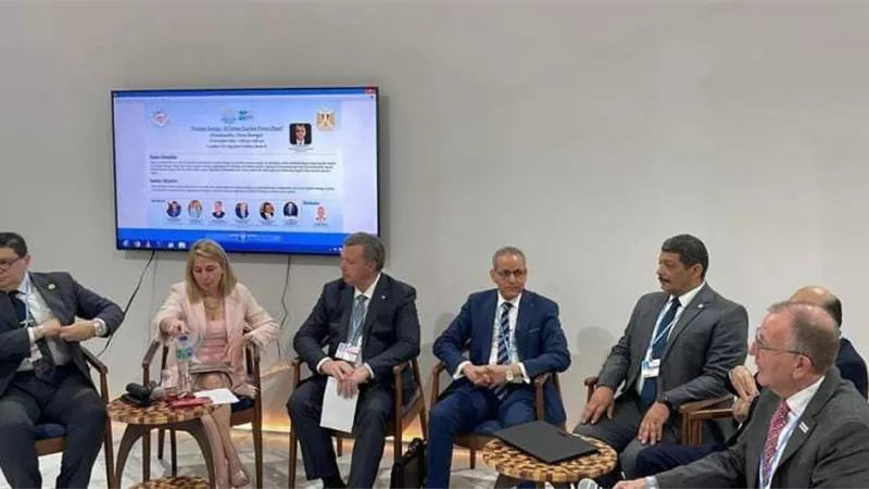 بقمة المناخ.. رئيس «الطاقة الذرية» يناقش دور أبحاث الهيئة لمواجهة التغيرات المناخية
