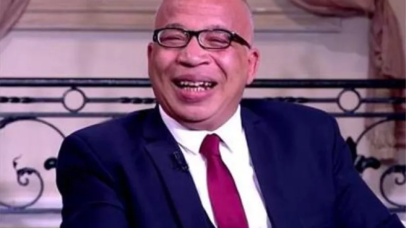 عم سبعبع.. مجهول يعتدي على الفنان شريف دسوقي اعتقد انه ”عامل باركنج”