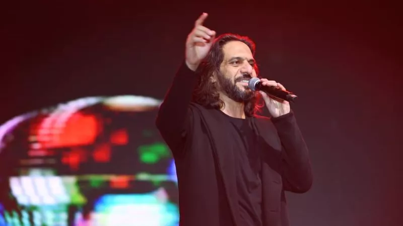 بهاء سلطان يرفع شعار كامل العدد بحفل الأكاديمية البحرية بالإسكندرية