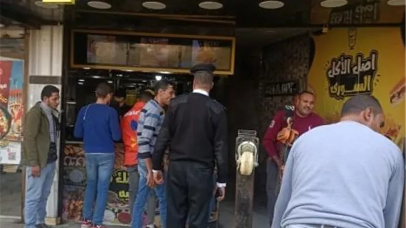 لحوم فاسدة و 1900 حالة تعدي وإشغال.. شاهد مخالفات بالجملة بهضبة الأهرام