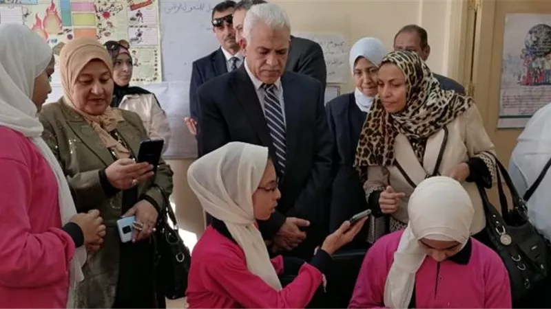 صور.. مدير تعليم القاهرة يتابع التحول الرقمي بمدارس الأسمرات