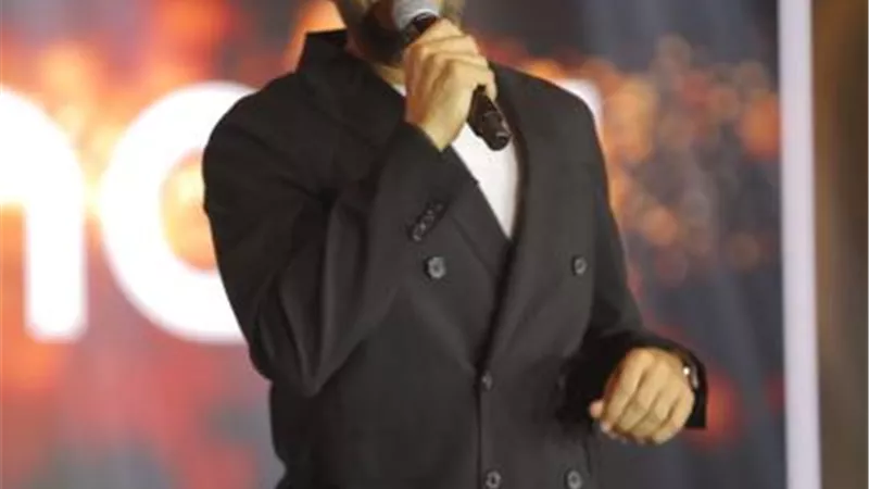 محمد حماقي يشعل حفل بالتجمع الخامس بحضور ريا ابي راشد ورنا سماحة  وعدد من نجوم الفن