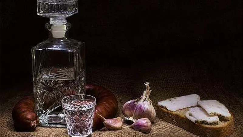 ماء الثوم.. الحل المثالي لتقوية المناعة وعلاج البرد