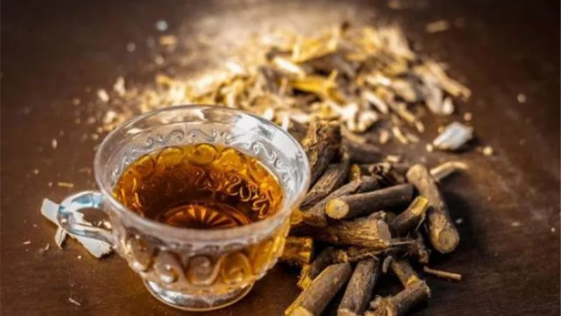 شاي عرق السوس.. الحل المثالي لعلاج مشاكل الجهاز التنفسي