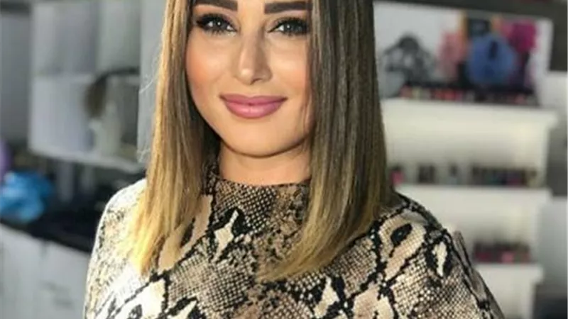 بإطلالة بسيطة.. رحاب الجمل تستعرض جمال ملامحها