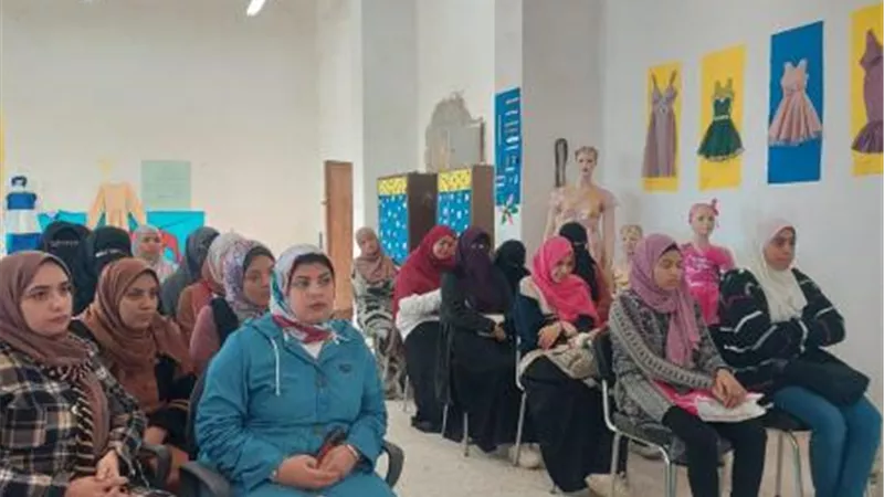 صور.. ندوة توعية حول حقوق المرأة فى القانون بمطروح