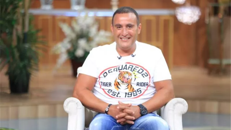 بالفيديو.. أحمد السقا يقلد والده ويرقص عروسته على أنغام ”الليلة الكبيرة”