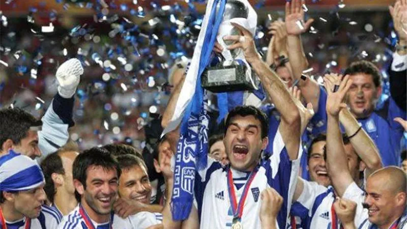ذكريات اليورو.. معجزة كروية تتوج اليونان بلقب يورو 2004