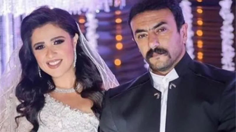 قمر العالم بنت وحش الكون.. أحمد العوضي يهنئ نجلة زوجته بمناسبة تخرجها من المدرسة