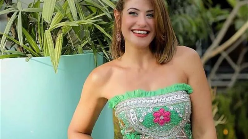 بفستان اخصر قصير.. هيدي كرم بإطلالة جريئة في أحدث جلسة تصويرية