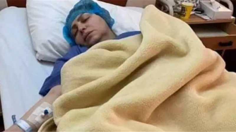 ابن ميار الببلاوي يطلب الدعاء لوالدته بعد خضوعها لعملية جراحية: ادعولها