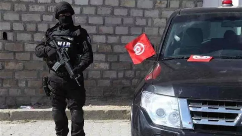 تونس على صفيح ساخن.. الأمن يعتقل محتجين في شارع الحبيب بورقيبة