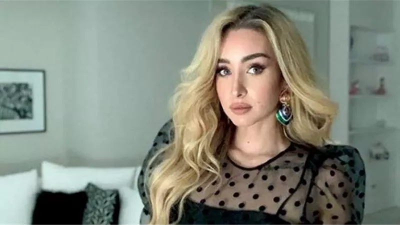 ”حالتها خطيرة” هنا الزاهد تطلب الدعاء لوالدتها