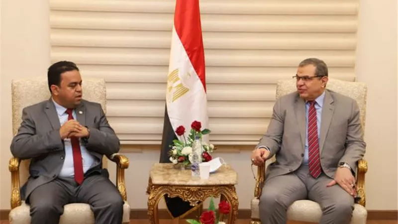 شاهد.. وزير القوى العاملة يبحث آليات جذب العمالة المصرية للعمل في هذه الدولة