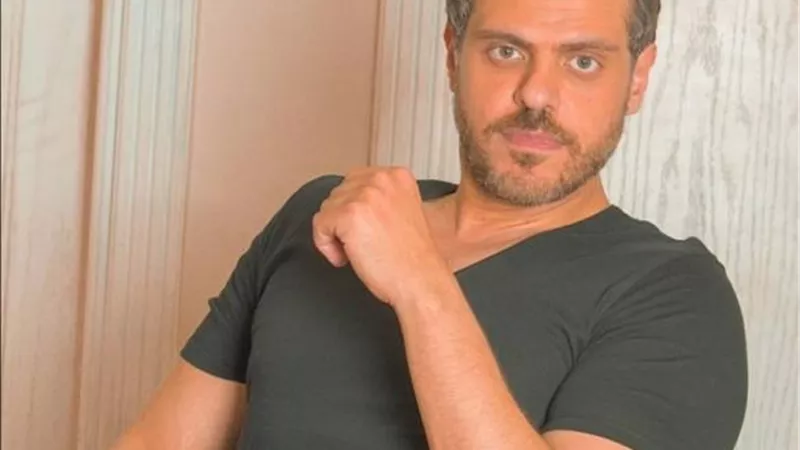 طارق صبري: ”شرفت بالمشاركة في الاختيار.. وحساباتي تعرضت للاختراق بسبب تقديم شخصية خيرت السبكي”