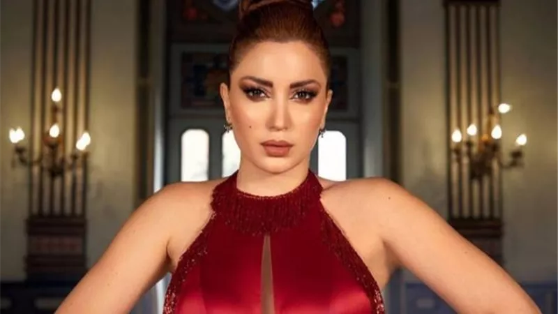 بـ هوت شورت.. نسرين طافش تشعل مواقع التواصل بصورة مثيرة على دراجة