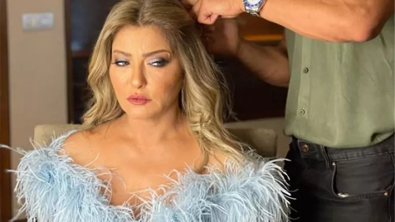 علا غانم بفستان من الريش في زفاف ابنتها