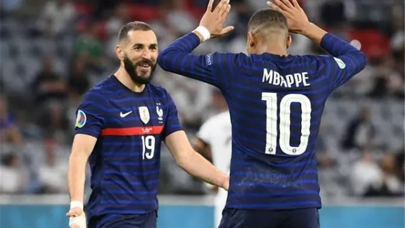 يورو 2020.. بنزيما ومبابي يقودان هجوم فرنسا أمام المجر