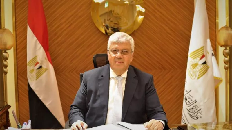 وزير التعليم العالي يصدر قرارًا بإغلاق كيان وهمي بمحافظة البحر الأحمر