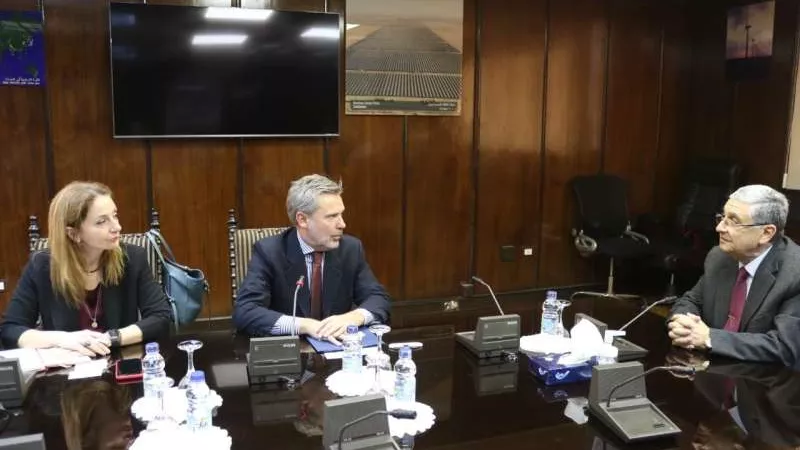 وزير الكهرباء يستقبل سفير إيطاليا لتعزيز التعاون والاستثمار المشترك