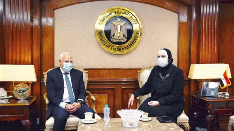 وزيرة التجارة والصناعة تبحث مع محافظ بورسعيد سبل تعزيز حركة الاستثمار الصناعي بالمحافظة