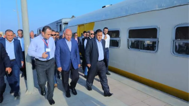مفاجأة سارة من وزير النقل لكبار السن بشأن ركوب المترو والقطارات .. تعرف عليها