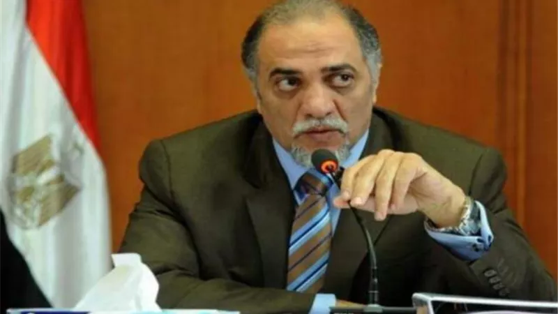 رئيس ائتلاف دعم مصر يشارك فى ”تحدى الكمامة”