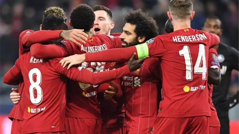 ليفربول يسعى للحفاظ على الصدارة أمام استون فيلا في مباراة صلاح وتريزيجيه.
