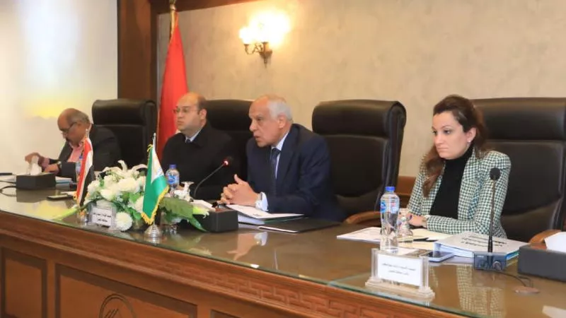 تخليد اسم بطل الأولمبياد ومجمع مدارس تجريبي.. أبرز قرارات اجتماع تنفيذي الجيزة