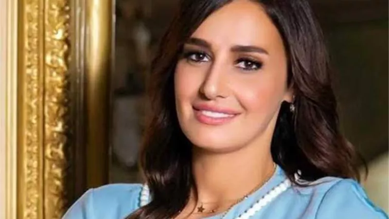 يا بختك يا معز مسعود .. حلا شيحا انفصلت عن زوجها الكندي  رسميا