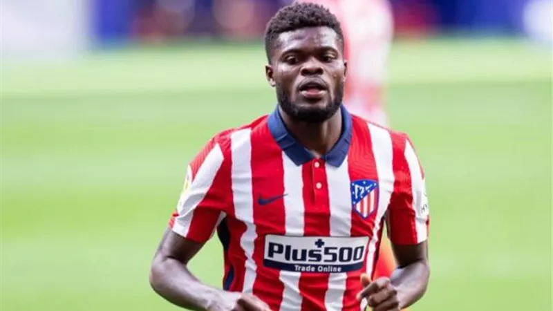 5 مليون يورو تفصل أرسنال عن التعاقد مع توماس بارتي