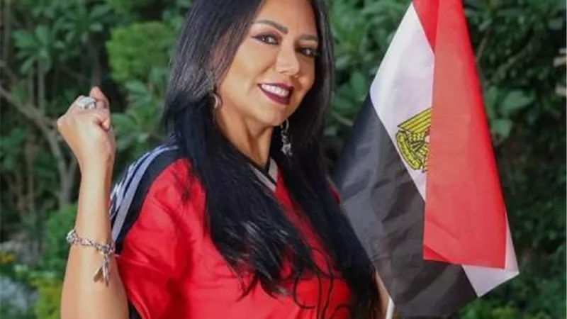 رانيا يوسف ترفع علم مصر والجمهور يعلق :” أحلي صاروخ في حرب أكتوبر
